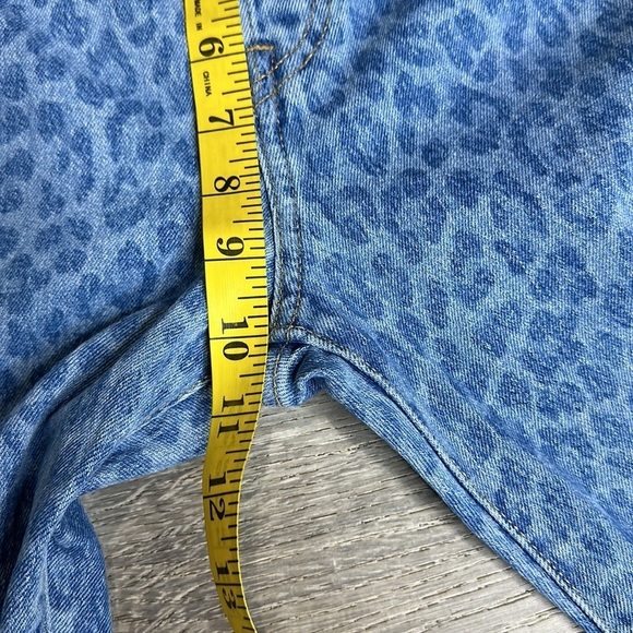 Levi’s High Rise Animal Print Wedgie Straight Fit Cropped Jeans Blue Sz 25 - Picture 12 of 16